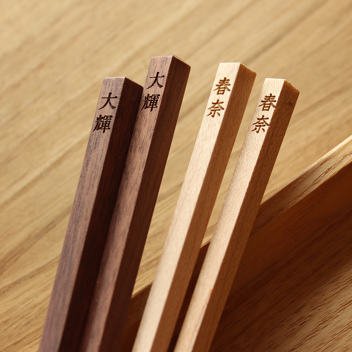 木製夫婦橋に名入れ刻印