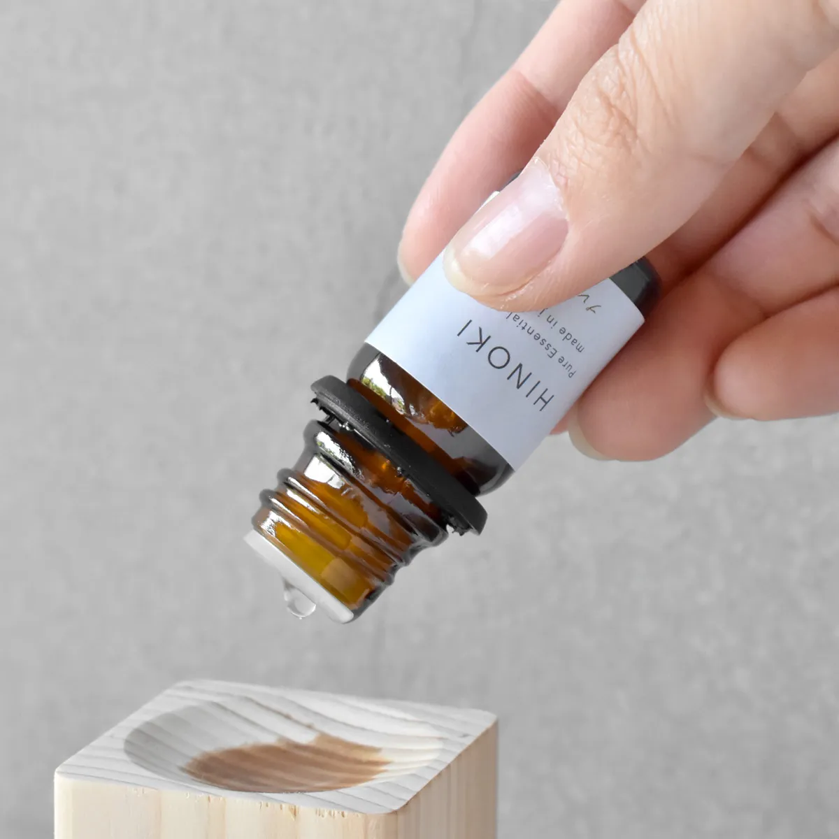 国産ヒノキをはじめ、植物の天然精油をブレンドした「HINOKI エッセンシャルオイル」に、新たに3つの香りが加わりました。