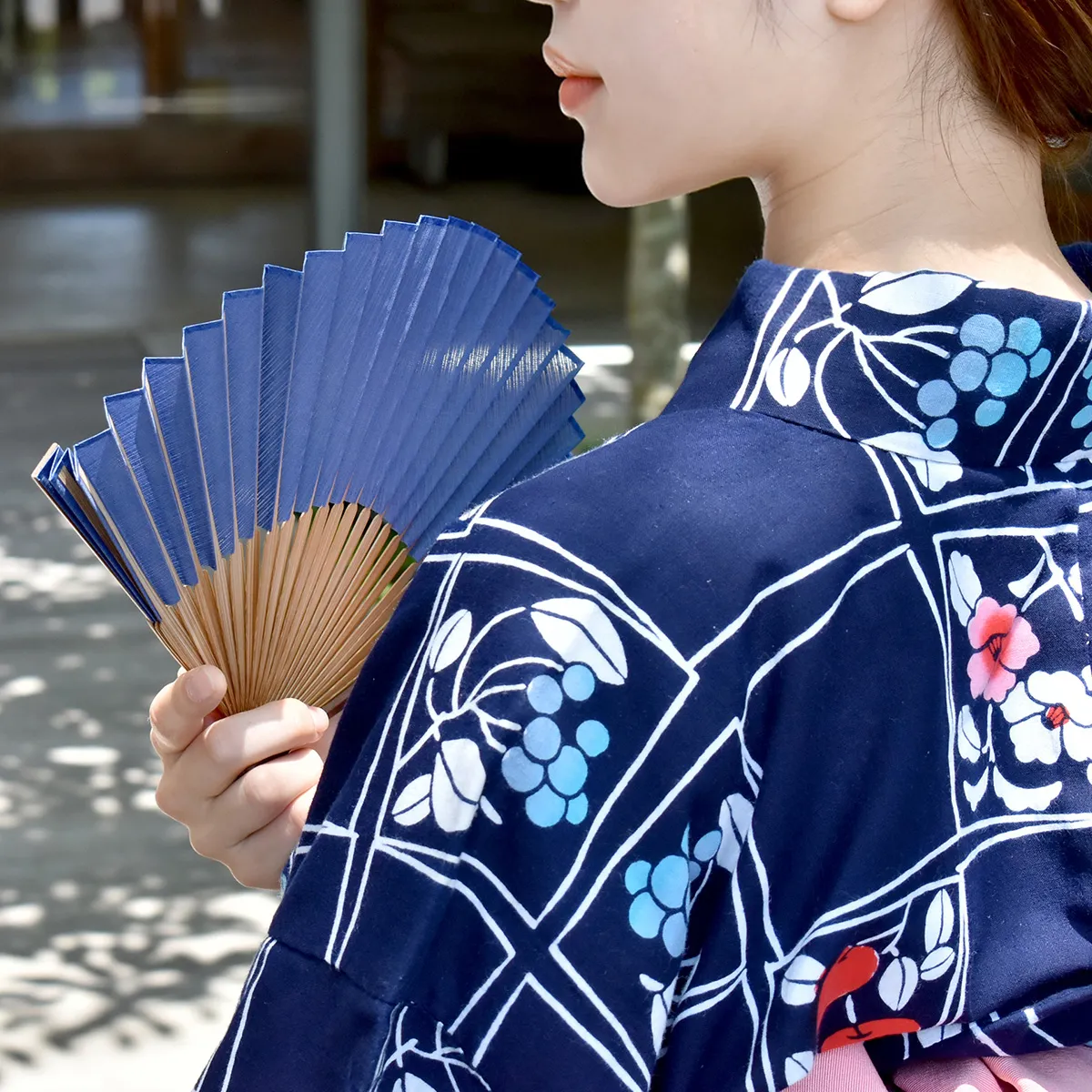 銘木扇子は「持つだけで印象が変わる」大人のアイテム